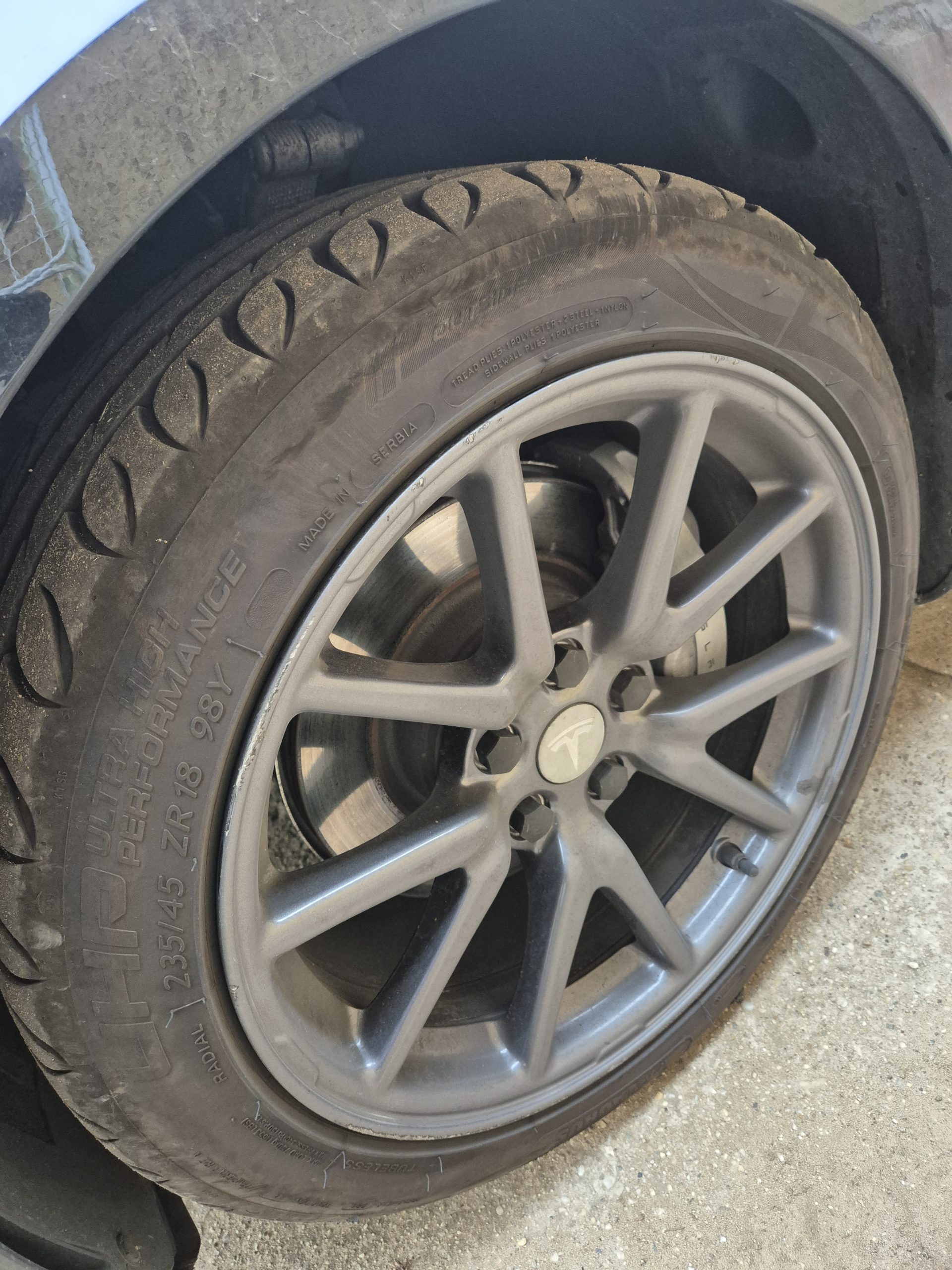 BYD Atto 3 előtte